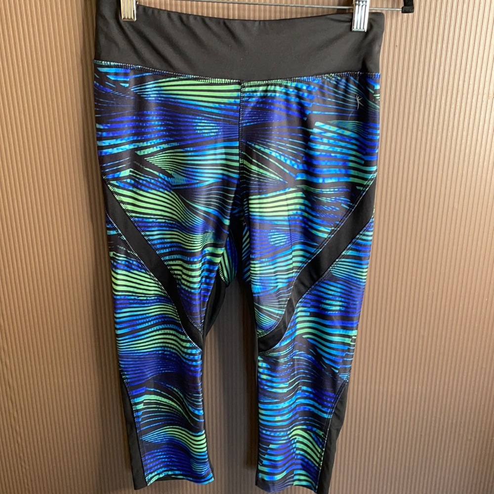 Danskin now Capri leggings size m black,green,blue‎